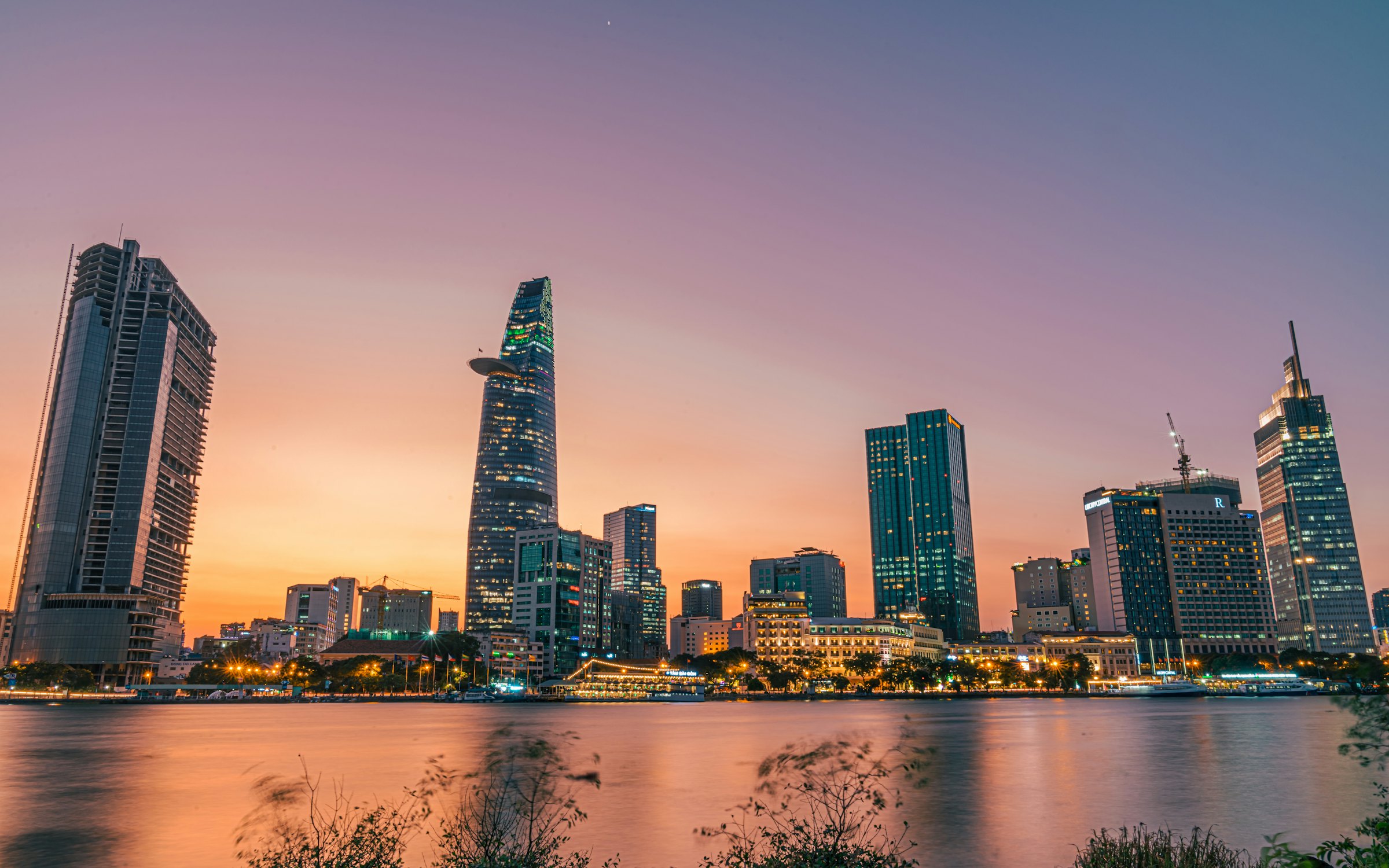 Skyline trung tâm TP. Hồ Chí Minh lúc hoàng hôn